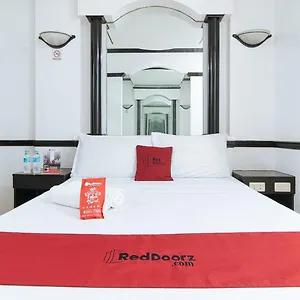 Reddoorz At Gloria Hotel